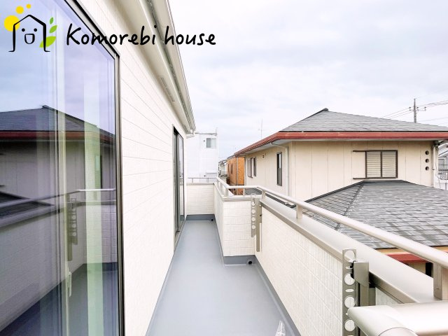 さいたま市見沼区東大宮6丁目48番　新築一戸建て　ハートフルタウン　Cのバルコニー|バルコニー付きです