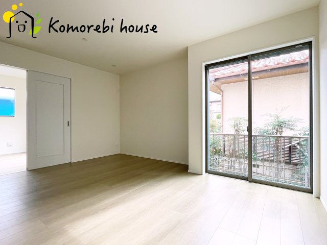 さいたま市見沼区東大宮6丁目48番　新築一戸建て　ハートフルタウン　Cの居間・リビング|ゆったり過ごせるリビングです