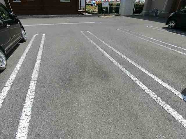 ＯＮＥ　ＰＩＥＣＥの駐車場