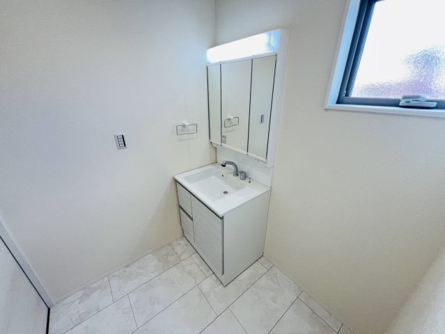 半田市新居町三丁目6番『仲介手数料無料』新築戸建ての独立洗面台