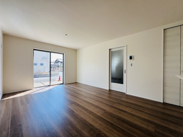 半田市新居町三丁目6番『仲介手数料無料』新築戸建ての居間・リビング