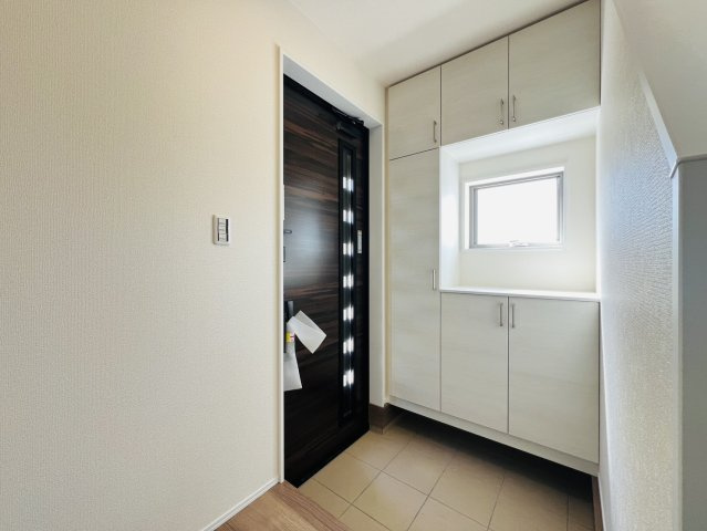 半田市新居町三丁目6番『仲介手数料無料』新築戸建ての玄関