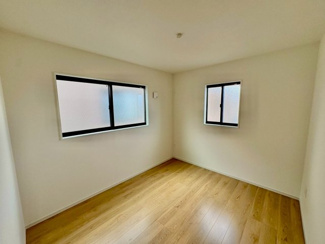 【洋室】 | 東山　新築分譲住宅　全３区画 | 【現地見学可能】現地周辺の環境や、駅までの道のりなど周辺環境も合わせてご確認いただき、ぜひご検討ください！ご内覧・現地見学をご希望の際は是非、イエストアまでお問合せ下さい♪