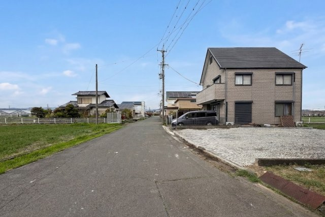 焼津市　中新田　売土地の前面道路含む現地写真