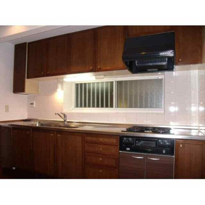 【キッチン】 | 杉並区和泉４丁目貸家 | ３口コンロ。