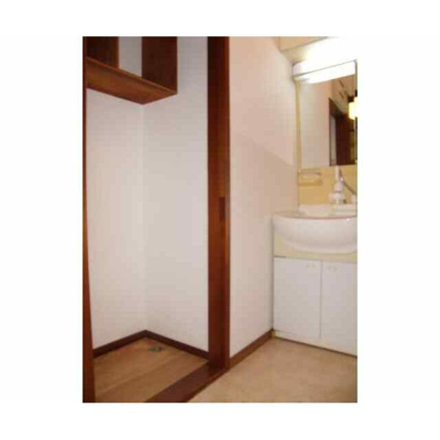【独立洗面台】 | 杉並区和泉４丁目貸家 | 嬉しい独立洗面台付き。