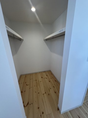 【収納】 | 宮本町大将軍橋戸建 | 広々ウォークインクローゼット