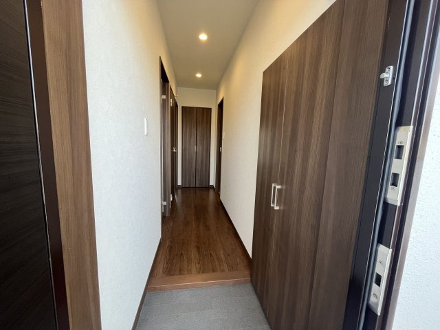 マンションRの玄関|シューズボックス付きの玄関です☆