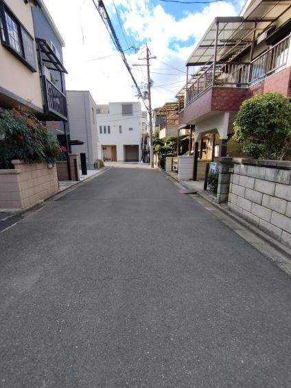 東大阪市菱屋東2丁目　中古戸建の前面道路含む現地写真