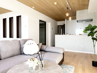 【居間・リビング】 | メゾンドルチェ山の手  | 対面キッチンで家族の会話も弾みます♪