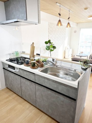 【キッチン】 | メゾンドルチェ山の手  | オープンタイプのシステムキッチンに交換済み・お掃除楽々フラットレンジフード♪