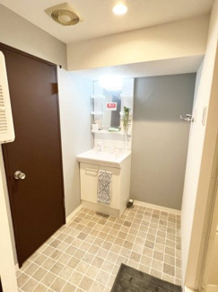 【独立洗面台】 | メゾンドルチェ山の手  | 広々として使いやすいユーティリティで家事も楽々♪