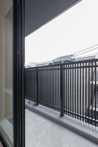 ユーレジデンス目黒東山　フリーレント1ヵ月　築浅　礼金0のバルコニー