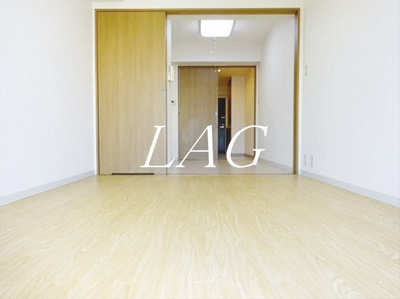 【居間・リビング】 | プランドール森戸 | 洋室のお部屋です。