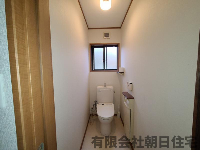 【トイレ】 | 矢田町中古戸建 | ゆったりとした空間のトイレです