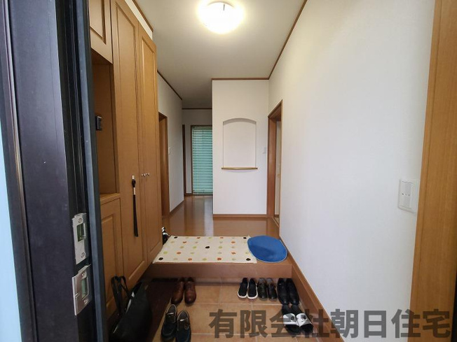 【玄関】 | 矢田町中古戸建 | 明るい玄関です