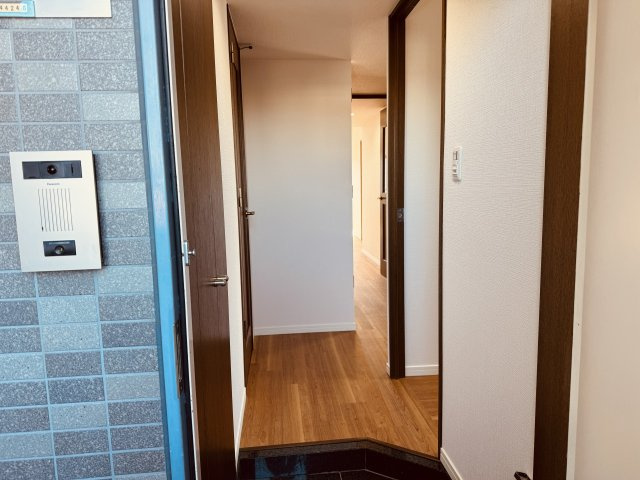 センチュリーめじろ台の玄関|～内装フルリフォーム済の住戸です～