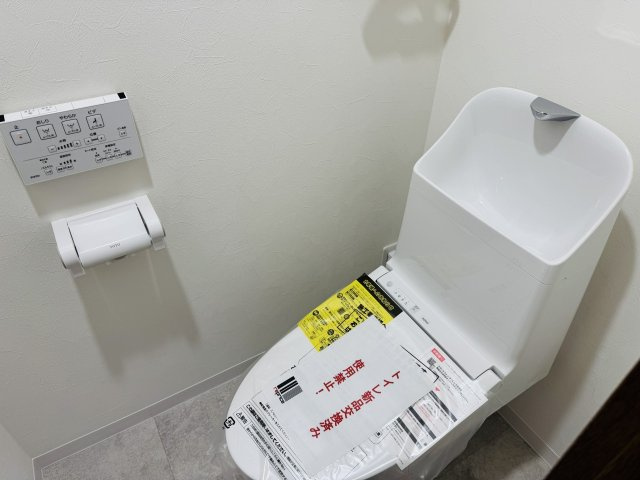 センチュリーめじろ台のトイレ|～新規交換済、暖房温水洗浄機能付きトイレ　冬場は特に嬉しい機能ですね～