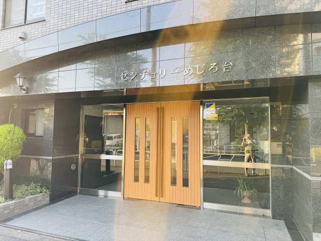 センチュリーめじろ台のエントランス|～管理形態は全部委託式　きれいにメンテナンスされているマンションです～