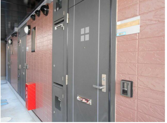 中野区江古田４丁目のアパートのエントランス