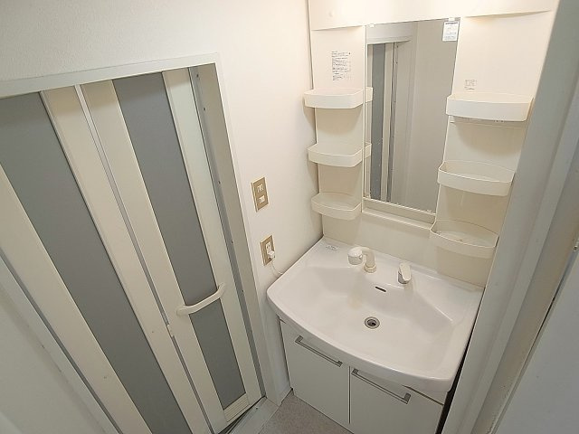 トルテアラタの洗面所|シャワー付きの洗面台