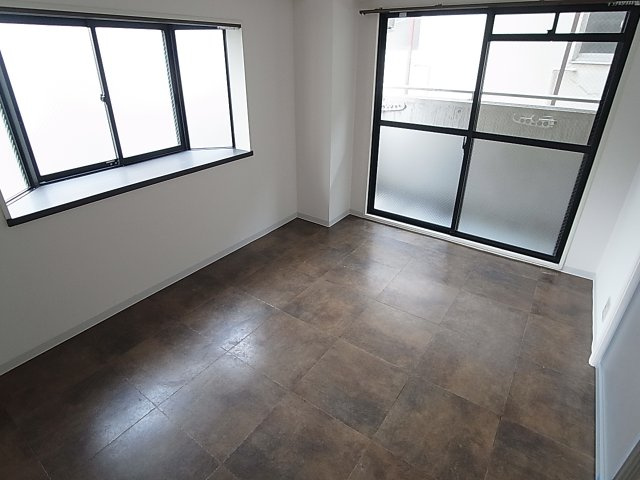 トルテアラタの内装|2面採光で風通しも良好です