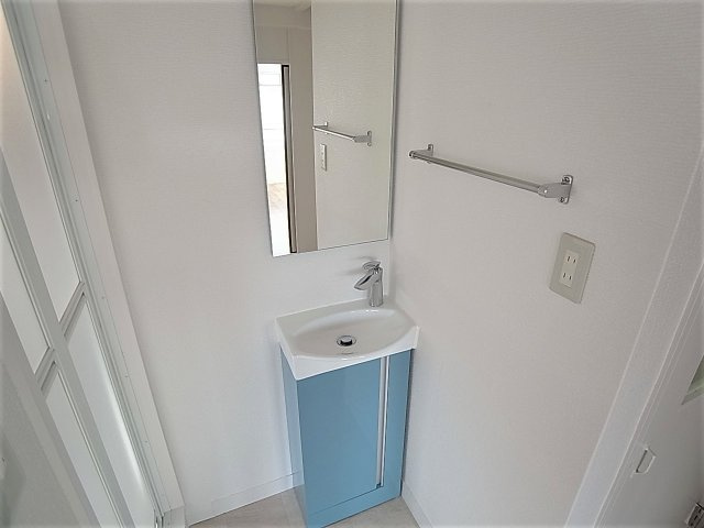 オレンジマンションの洗面所|可愛い独立洗面