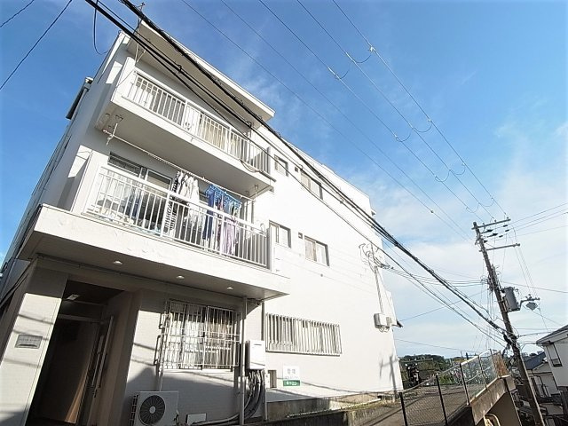 オレンジマンションの外観|各部屋日当たり良好の明るい建物です