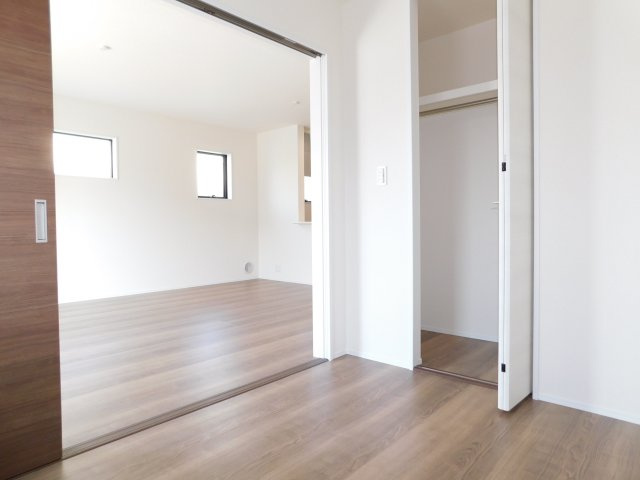 あま市二ツ寺六町の新築一戸建の洋室|◇１階洋室◇　　明るい洋室３．７５帖　全居室収納完備！