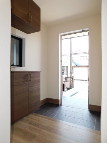 あま市二ツ寺六町の新築一戸建の玄関|◇玄関収納◇　　玄関がスッキリ片付く大容量収納♪