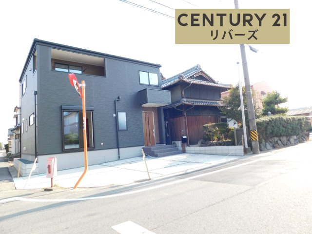 あま市二ツ寺六町の新築一戸建の前面道路含む現地写真|☆限定１棟☆　　新価格！！いつでもご案内出来ます♪（お問合せ当日、平日、水曜、夜間でもＯＫ）　希少な５LDK！　駐車並列３台ＯＫ！　ＷＩＣ含む全居室収納完備＆ホール収納＆パントリーの収納豊富物件！