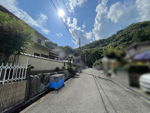 橋本市城山台4丁目・中古戸建・54724の前面道路含む現地写真