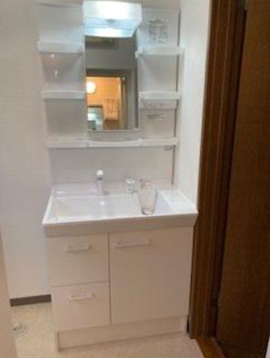 高石市東羽衣1丁目　中古戸建の独立洗面台