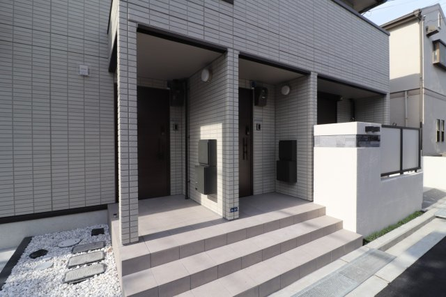 セジュール茨木駅前のエントランス