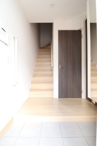 セジュール茨木駅前の玄関