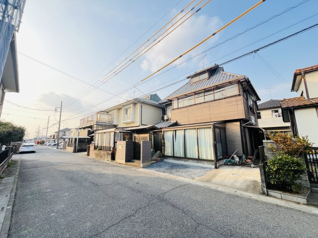 【前面道路含む現地写真】 | 熊谷市玉井　中古戸建 | 公園近く、住環境良好
