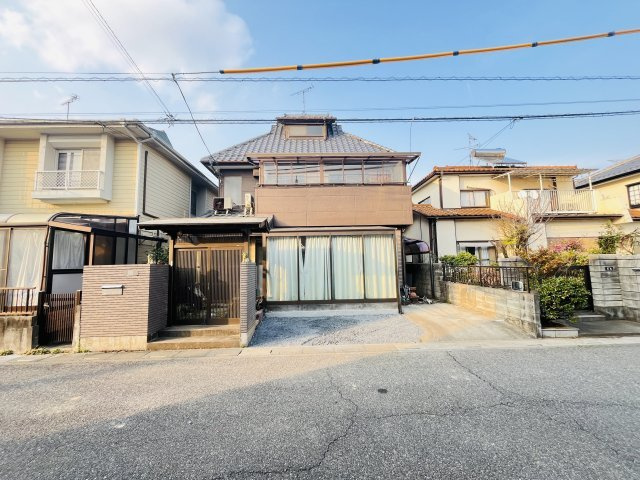 【前面道路含む現地写真】 | 熊谷市玉井　中古戸建 | 近隣に月極駐車場もあります