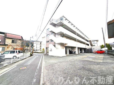 【駐車場】 | フォレストハイツ | 駐車場完備です