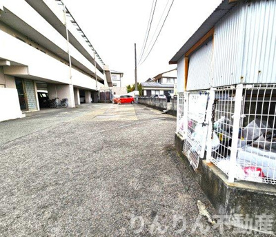 【駐車場】 | フォレストハイツ | 駐車場に車を止められます