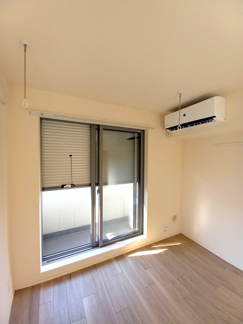 滝野川ヘーベルメゾンの居間・リビング|★他号室写真★室内物干しフックとシャッター完備★