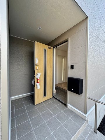 筑後市下北島第5　1号棟の玄関