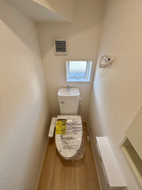 筑後市下北島第5　1号棟のトイレ|窓付きのトイレはあかるくていいですね♪