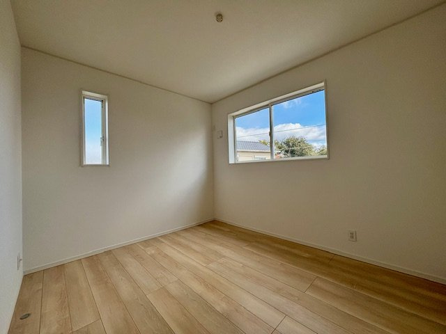 筑後市下北島第5　1号棟の洋室|洋室は2面採光。通風・陽当たり共に良好です♪