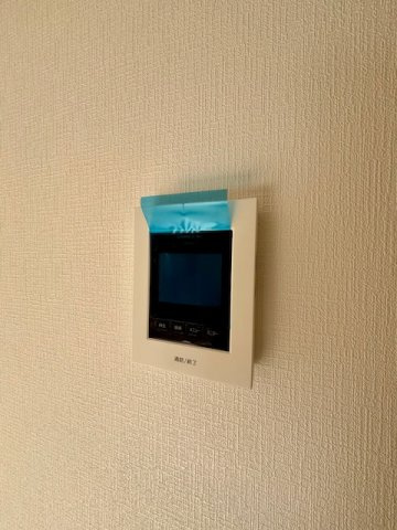 筑後市下北島第5　1号棟のセキュリティ|モニタ付きインターホンは来客をを確認できます、小さなお子様や女性だけのお留守番でも安心です♪