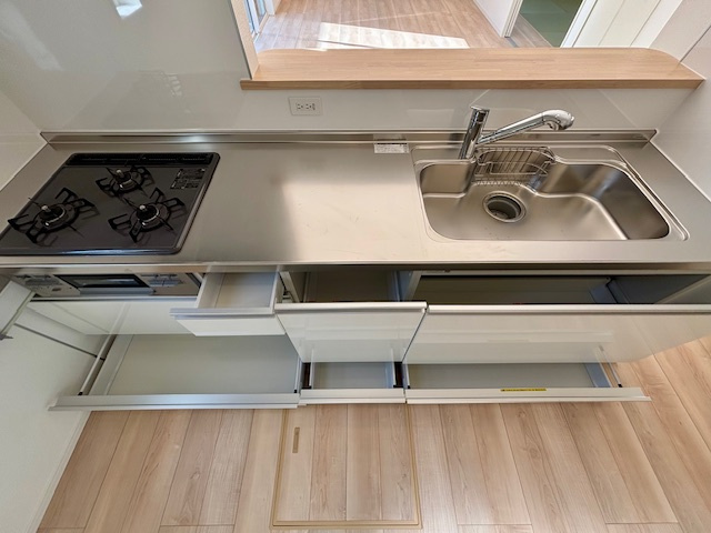 筑後市下北島第5　1号棟のキッチン|収納たっぷりシステムキッチン