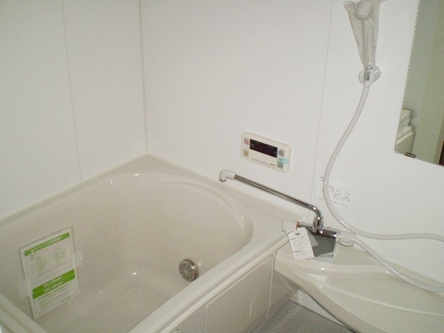 ガーデン柏井Ⅴの浴室|追い焚き付きです。
