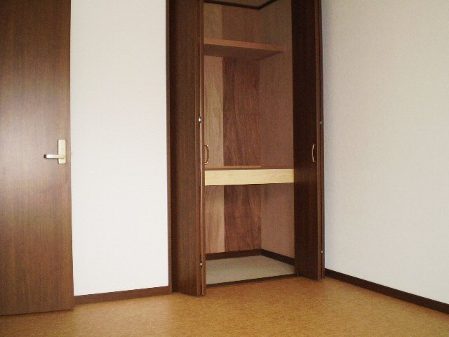 ガーデン柏井Ⅴの収納|大きな収納も付いてます。