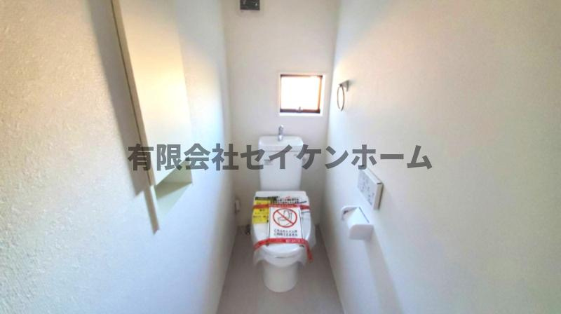 深谷市針ヶ谷　新築住宅（平屋建て）太陽光発電搭載のトイレ