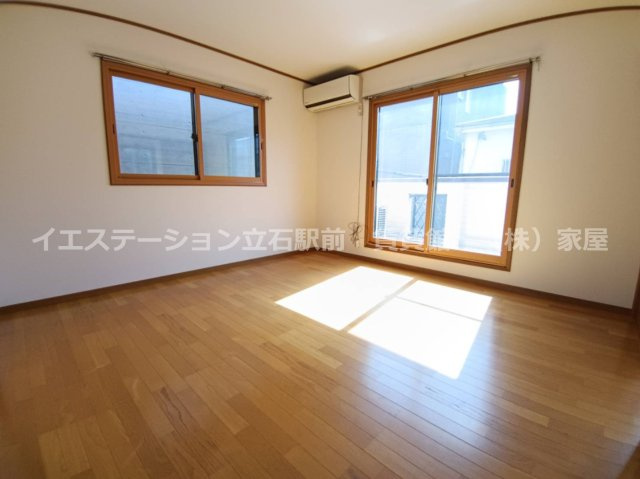 東立石3丁目貸住宅の洋室|日当たりのいいお部屋です。