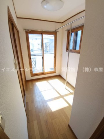 東立石3丁目貸住宅の洋室|収納スペースも沢山あります！